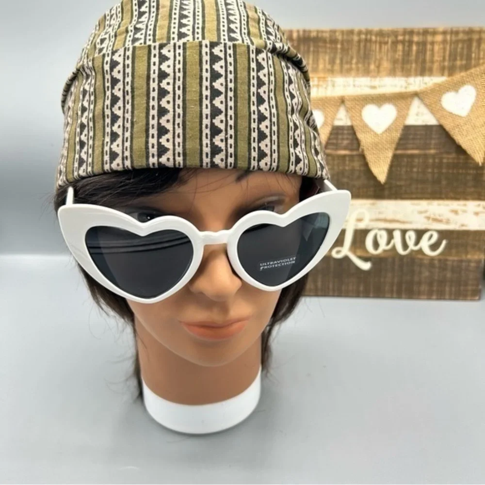 💋NWT White Heart 🤍 sunshades sun glasses 😎 Harry Love on tour
